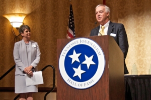Ken Paulson, Mass Comm dean, addresses the audience before the induction ceremonies for the Tennessee Journalism Hall of Fame. Looking on is Demetria Kalodimos, anchor for WSMV-TV in Nashville, the event’s emcee.